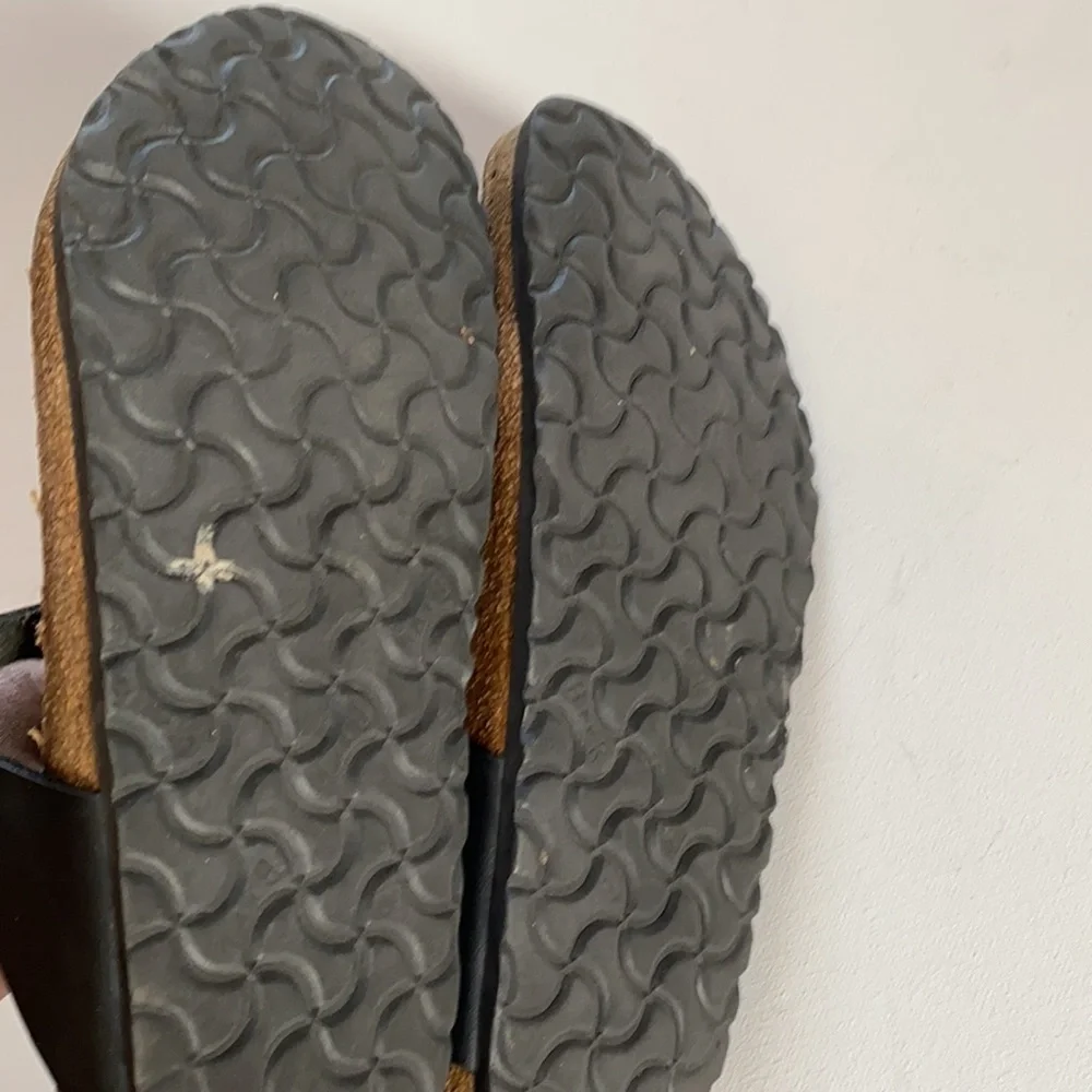 Birkenstock’s black gizeh‎ thong sandal- Birk Size 40